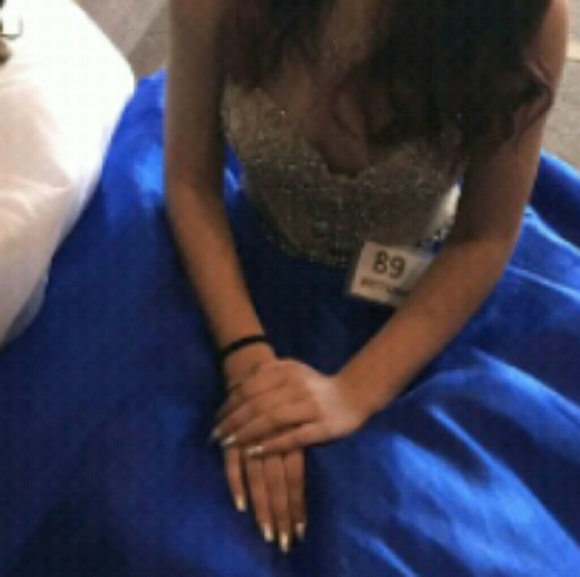 Formal dress - Picture 2 of 2